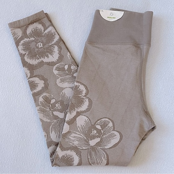 NWT Aerie Offline 7/8 High Rise Seamless Floral Legging, Taupe / Beige, size XS - Picture 3 of 8